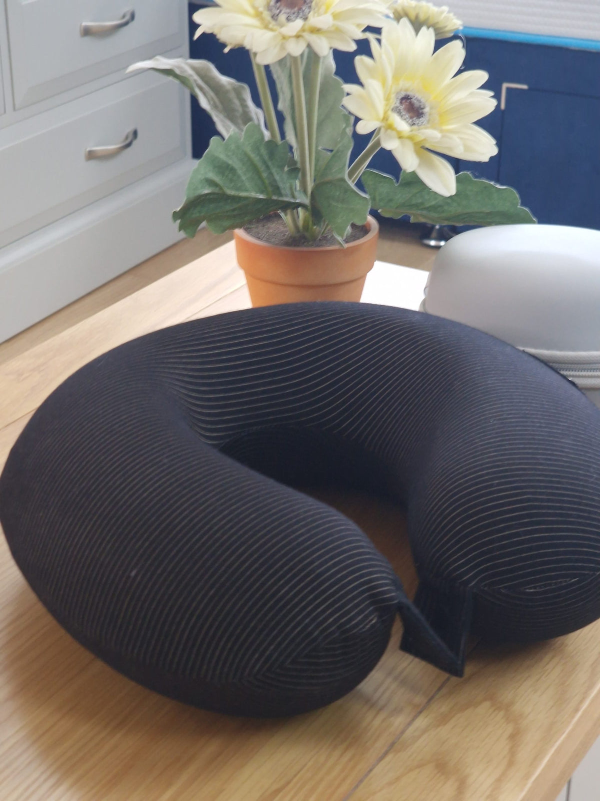 Grounding Neck Pillow